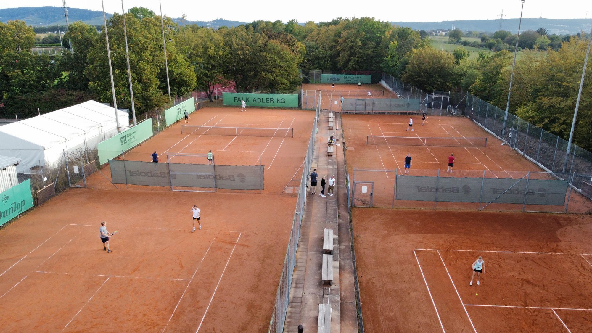 Sechs Sandplätze im Sportpark Schmiden